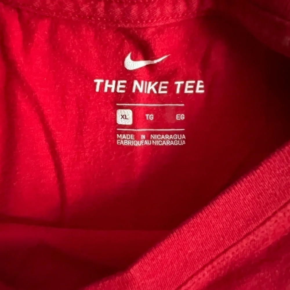 Nike- Tee Shirt​​​​​​​​​​​​